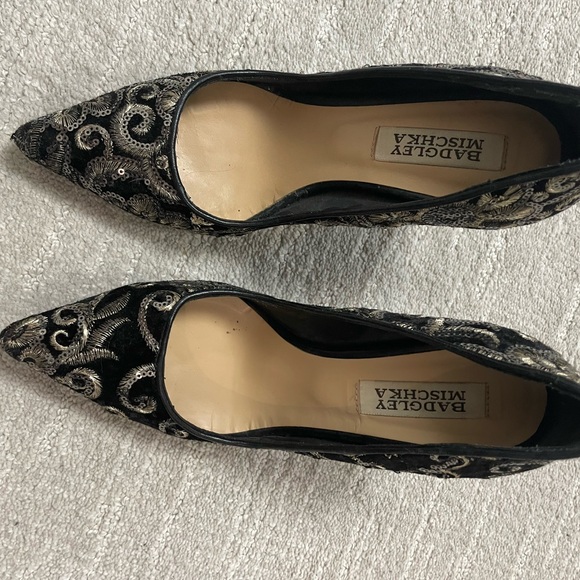 Badgley Mischka Elegant Black and gold Women's Heels - Picture 6 of 9